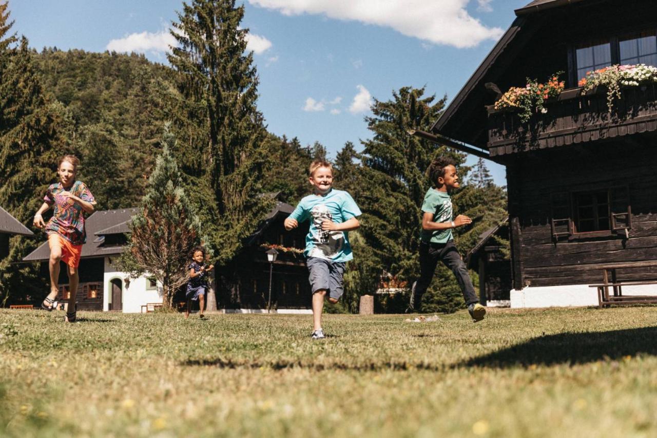 Naturel Hoteldorf Schoenleitn Latschach ober dem Faakersee Εξωτερικό φωτογραφία